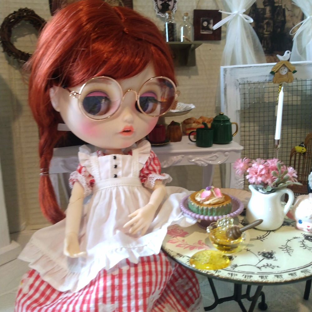 Blythe Doll Gold Glasses